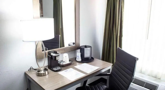 Номер Standard Best Western Plus MidAmerica Hotel