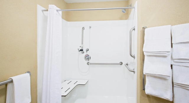 Двухместный люкс c 1 комнатой Candlewood Suites Pittsburgh-Cranberry by IHG