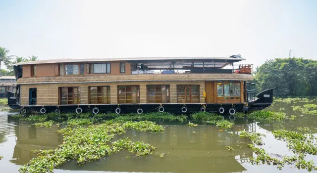 Oyo 24920 Indraprastha Royal Castle Sharing Houseboat, Varaa Hotelli Cherthala 