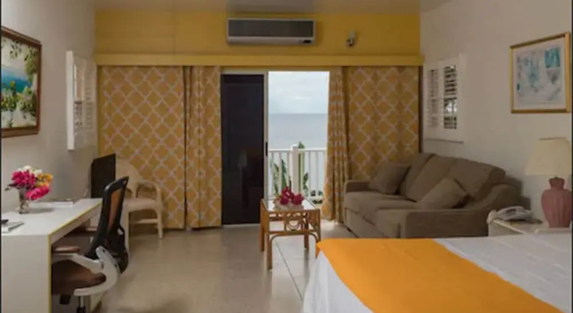 Студия Bird Rock Beach Hotel