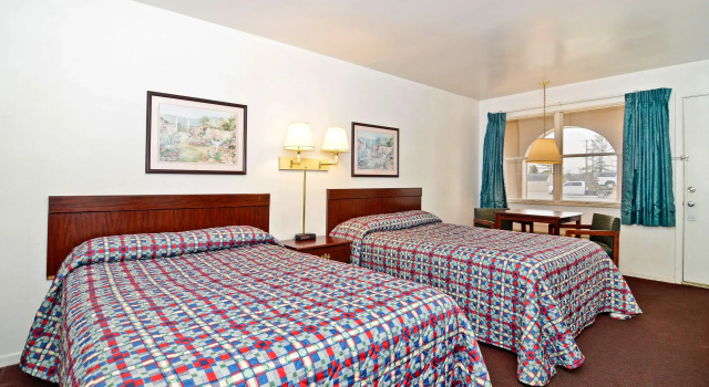 Четырёхместный номер Standard Americas Best Value Inn Chillicothe
