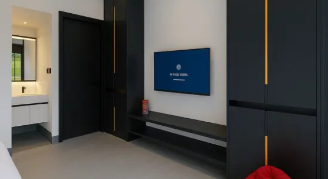 Семейный люкс с балконом LYNs HOTEL