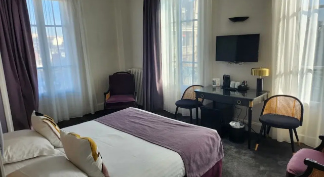 Двухместный номер Superior с балконом Hôtel Les Nations The Originals Boutique VICHY