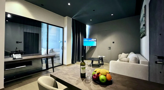 128 LIM - 2002 Stay Only Tower Suite, Boek Appartement Germasogeia 