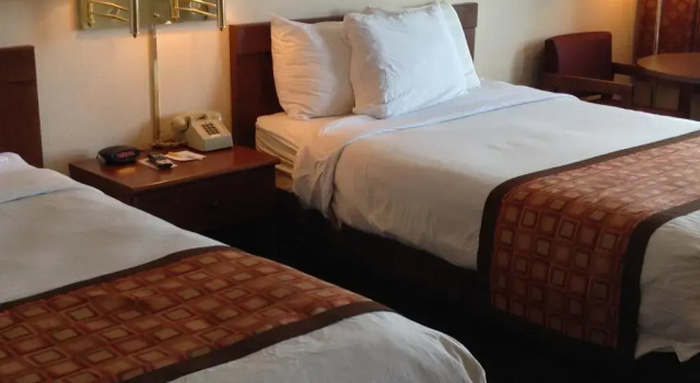 Двухместный номер Days Inn by Wyndham Indianapolis East Post Road