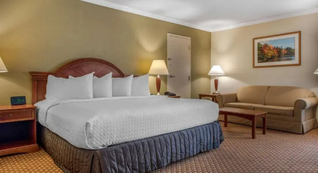 Номер Standard Quality Hotel Conference Center Cincinnati Blue Ash