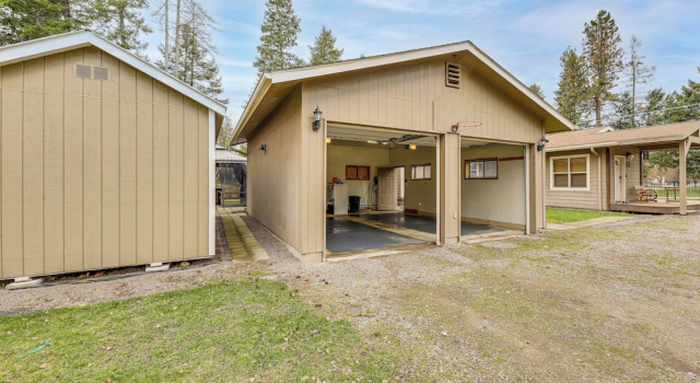 Columbia Falls Private Retreat: Pool Table & Deck!