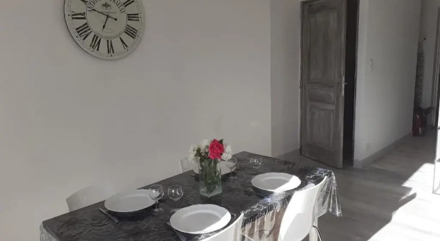 Коттедж La maison de Manon, 4-5personnes, 75m2, centre village, jardin et wifi