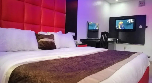 Chalon Suites, Book Hotel Ikeja 