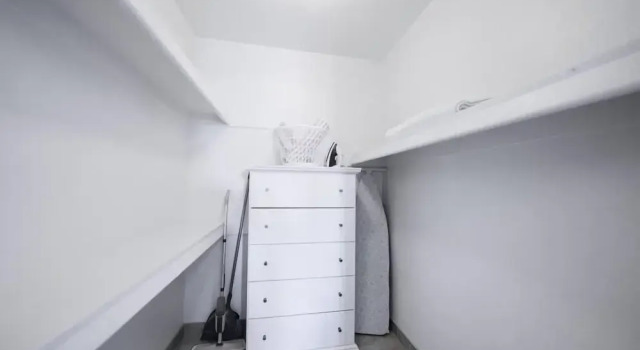 Апартаменты 240 Fully Furnished with WiFi by RedAwning