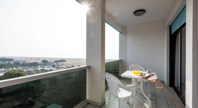 Family Beachfront Residence in Bibione With Pool, Prenota Appartamento Hotel a Veneto con parcheggio, Parcheggio