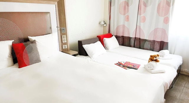 Двухместный номер Classic с видом на бассейн Novotel Fontainebleau Ury
