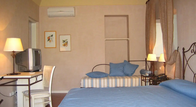 Трёхместный номер Standard Etna Hotel