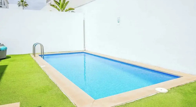 Villa Campanula, Забронировать Вилла Виллы Адехе, рядом с Центр водных видов спорта Tenerife Nautical Center, Вилла