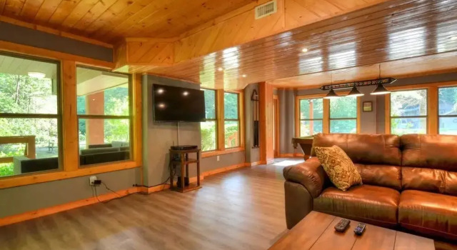 Rippling Waters Lodge 3 Bedroom Cabin by RedAwning, Rezerwuj Dom wakacyjny Whittier Appalachian Mountains
