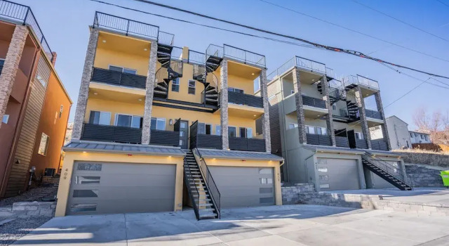 Downtown Skyline Rooftop Patio Modern Townhome
