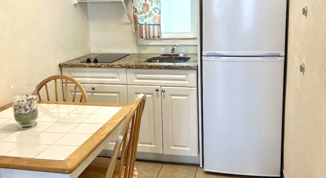 Четырёхместный номер Standard Beach Colony Motel