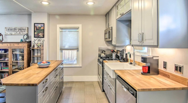 Коттедж c 1 комнатой Colorado Springs Bungalow - Walk to Downtown!
