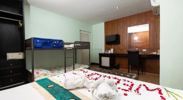 Четырёхместный семейный номер Standard с балконом Hotel Sole