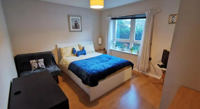 4 bedroom apartment with FREE parking perfect for groups and families!, Забронировать Апартаменты/квартира Эдинбург Midlothian, рядом с Холирудское абатство