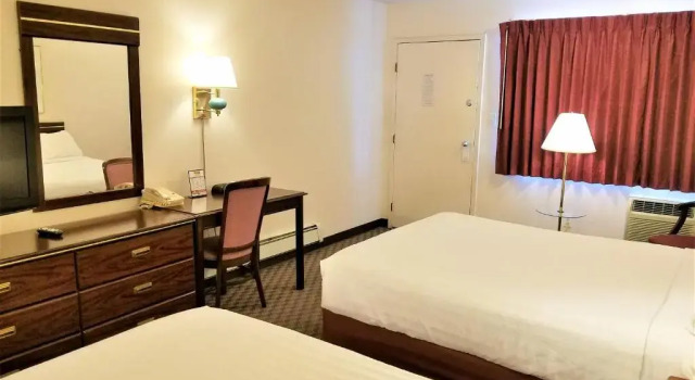 Четырёхместный номер Standard Motel 8 Laramie