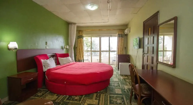 Rock Classic, Rezervați Hotel Kigali Nyarugenge, aproape de Inema Art Centre