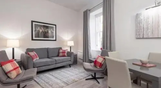 Castle Suite 2 Old Town, Забронировать Апартаменты/квартира Отели Эдинбурга с парковкой, рядом с Reid Concert Hall Museum of Instruments, Парковка