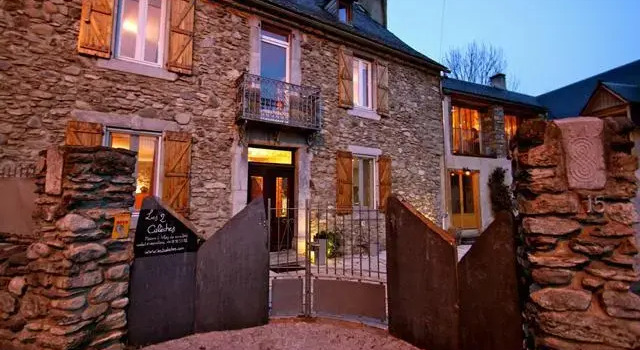 Les 2 Caleches, Buchen Sie Hotel Ancizan Languedoc-Roussillon