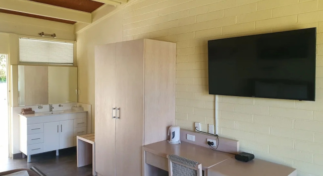Номер Standard с балконом и с видом на озеро Lake Jindabyne Hotel