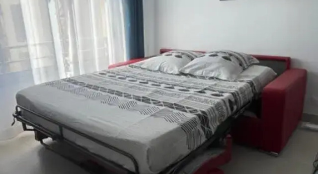 Beautiful Bright Apt At 3 Min Walk From The Beach