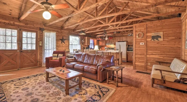 Rustic Canyon Lake Cabins w/ Hot Tub on ~ 3 Acres