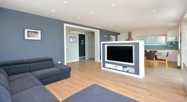 Amazing Home in Split With Wifi and 5 Bedrooms
