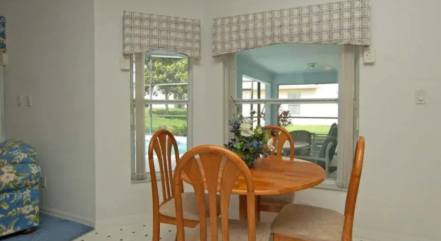 Коттедж Greater Groves-4 Bedrooms Home W/pool-5204GG Home by RedAwning