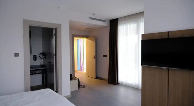 Полулюкс с балконом и с видом на озеро Limnades Hotel İznik