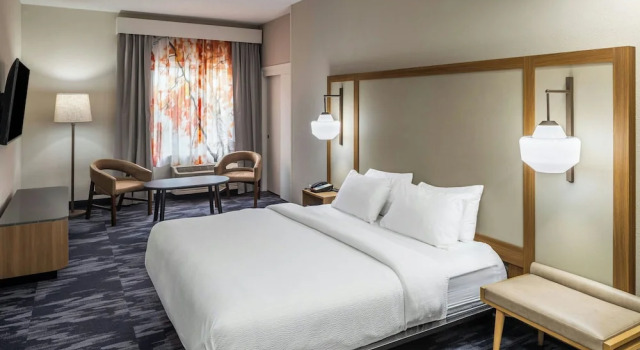 Люкс Fairfield Inn & Suites Butler