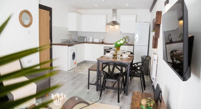 Old Trafford Apartments by BEVOLVE - Free Parking