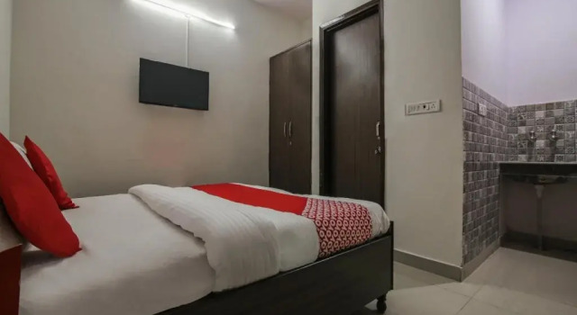 OYO 15668 Indo Afghan Guest House