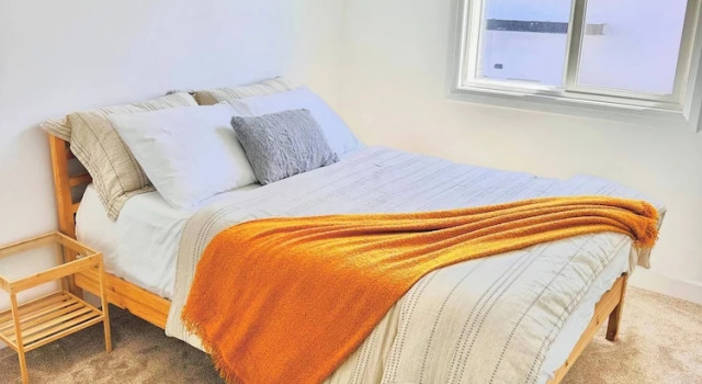 Коттедж Modern 3BR Home Edmonton Near by Airport