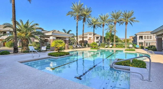 Апартаменты с 3 комнатами с балконом Pool, Balcony & Golf Course Views: Scottsdale Gem