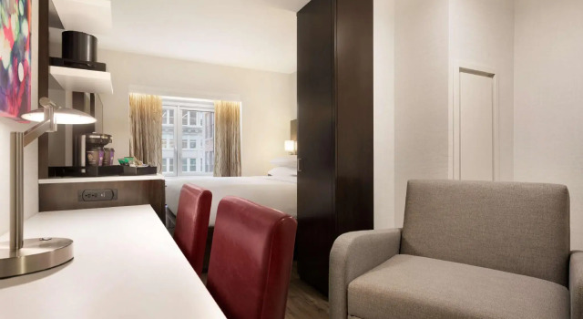 Двухместный номер для гостей с ограниченными возможностями Newly Renovated Embassy Suites By Hilton New York Manhattan Times Square