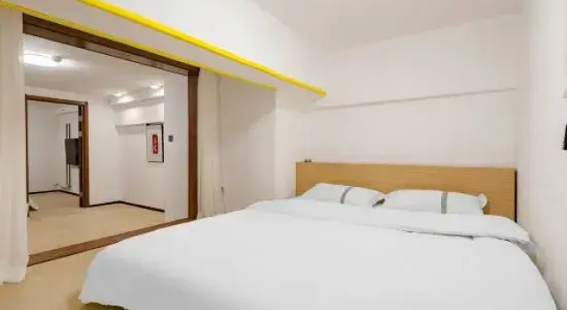Люкс Tiantian Youxi Hotel (Zhengzhou Zhengshang Apartment Mingzhu Fengzhuang Metro Station Branch)
