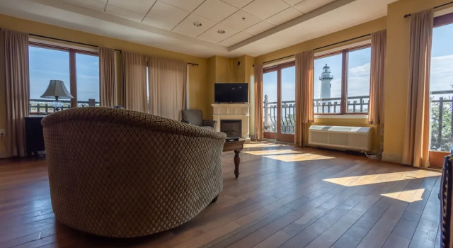 Люкс с балконом Ocean Inn & Suites