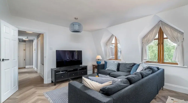 Апартаменты Chic 2BR Battersea Flat - Terrace & Pet-Friendly