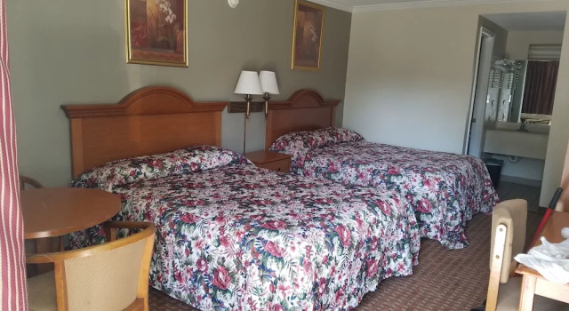 Четырёхместный номер Standard Star Inn Biloxi