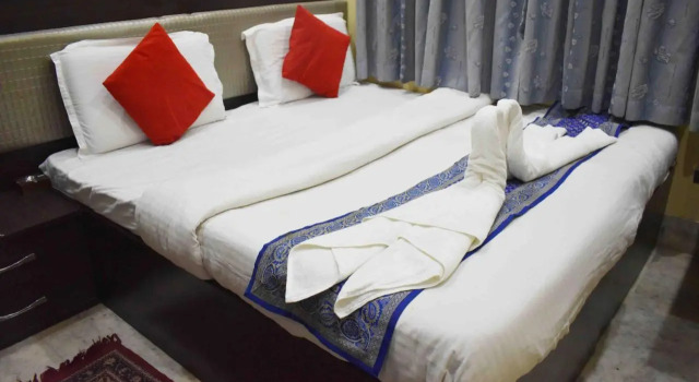 Hotel Mrk, Забронировать Отель Отели и гостиницы Варанаси, Отель