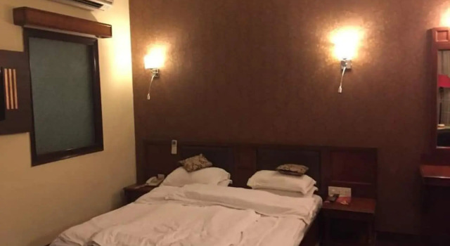 Monark Hotel, Забронировать Отель Фирозабад штат Уттар-Прадеш
