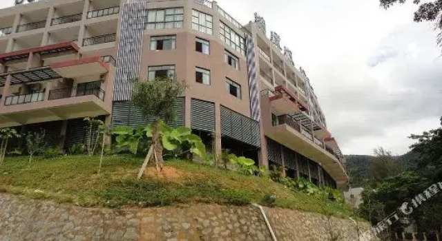 Jadeite Valleyeco Resort, Book Resort Wuzhishan Hainan
