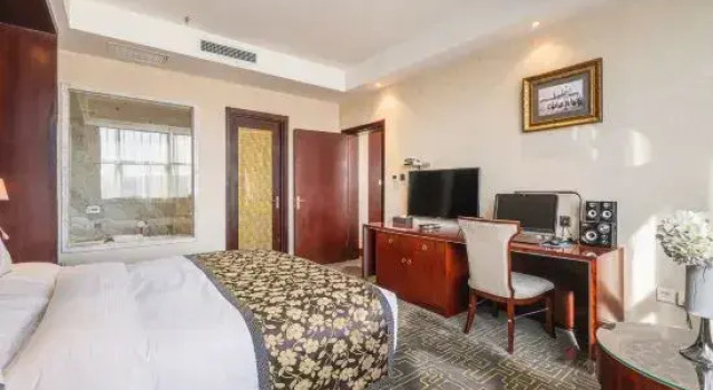 Люкс Ambassador East River International Hotel