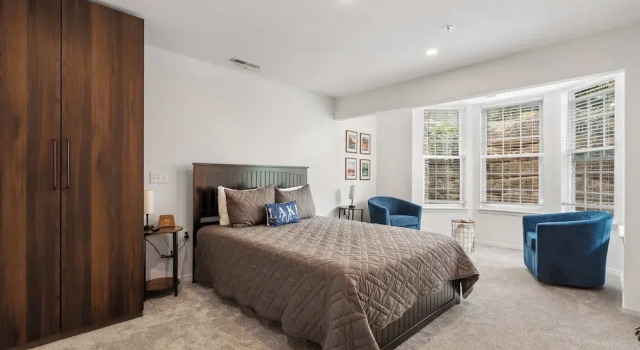 Lake It Easy Condo for 7, Boek Hotel Hotels in Coney Island met parkeren, Parkeren