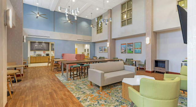 Hampton Inn & Suites by Hilton Plymouth, Забронировать Отель Плимут Массачусетс, рядом с Пивоваренная компания Mayflower